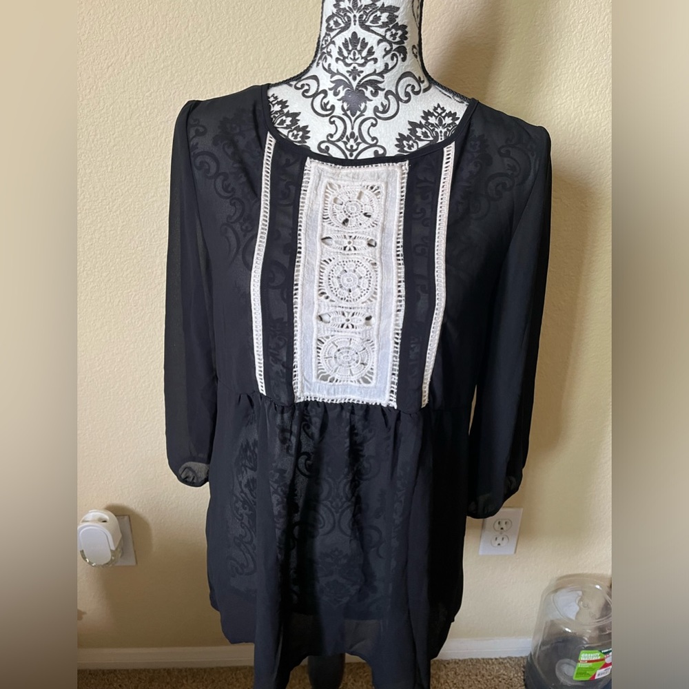 Monteau Sheer Top Size Large